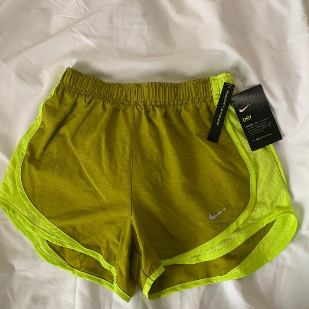Nikes Womens XS running shorts Standard Fit NWT